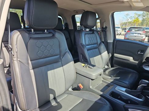 Used 2024 Nissan Frontier SL w/ Technology Package image 13