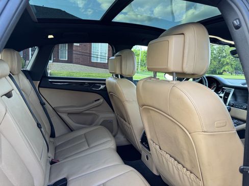 Used 2017 Porsche Macan image 25