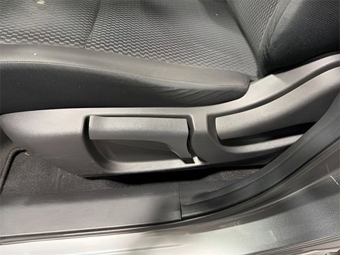 Used 2020 Nissan Rogue Sport S image 12