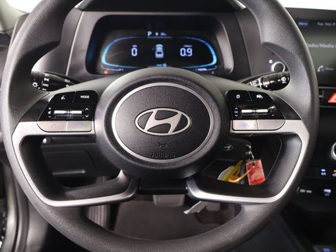 Used 2025 Hyundai Elantra SE FWD image 3