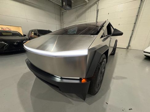 Used 2025 Tesla Cybertruck AWD Crew Cab image 47