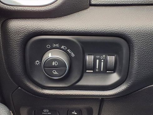 Used 2019 RAM 1500 Laramie image 28