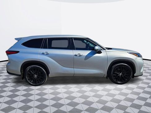 Used 2022 Toyota Highlander XLE image 7