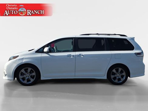 Used 2014 Toyota Sienna SE FWD image 2