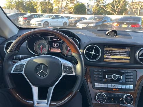 Used 2013 Mercedes-Benz SL 550 image 16