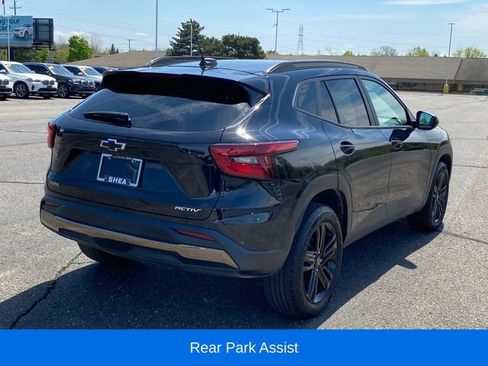Used 2025 Chevrolet Trax ACTIV w/ Driver Confidence Package FWD image 3