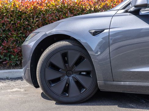 Used 2024 Tesla Model 3 Standard Range image 6