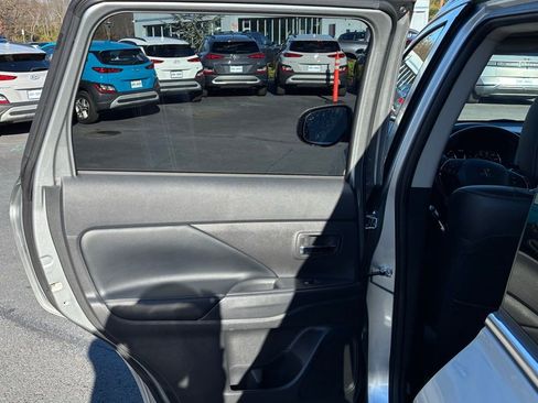 Used 2020 Mitsubishi Outlander SEL image 45