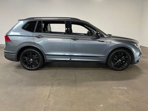 Used 2022 Volkswagen Tiguan SE R-Line FWD image 2