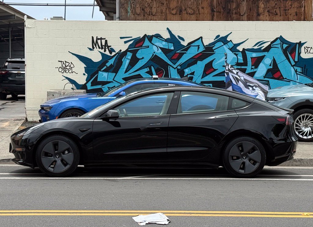 Used 2023 Tesla Model 3 Standard Range RWD image 2