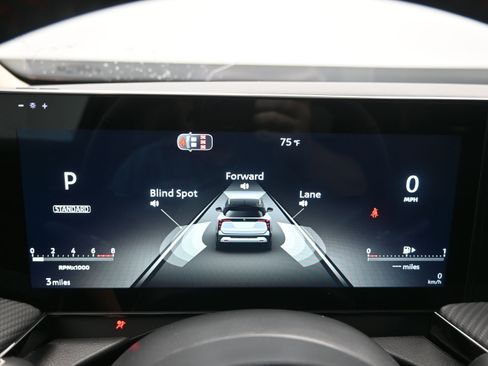 New 2026 Nissan Kicks SR image 13