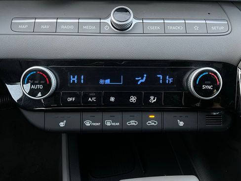 Used 2025 Hyundai Elantra SEL image 26