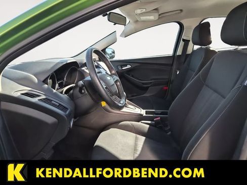 Used 2018 Ford Focus SE w/ SE Appearance Package FWD image 9