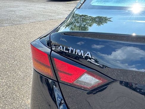 Used 2025 Nissan Altima 2.5 SV FWD image 36