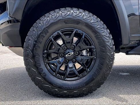Used 2025 Chevrolet Colorado ZR2 w/ Midnight Edition AWD/4WD image 35
