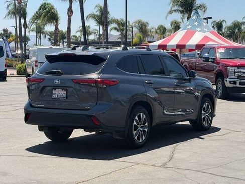 Used 2023 Toyota Highlander XLE FWD image 5