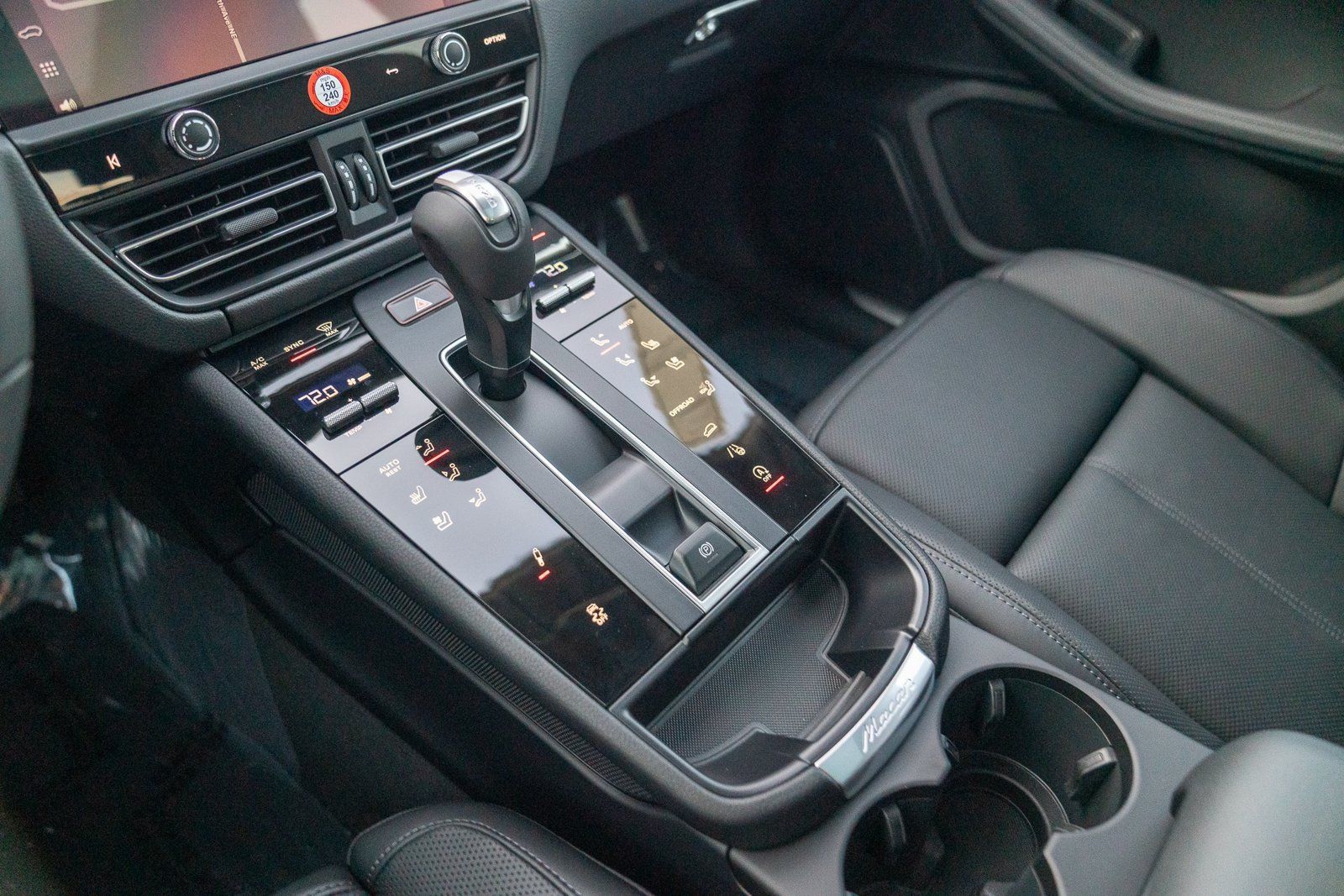 Certified 2026 Porsche Macan AWD/4WD image 21
