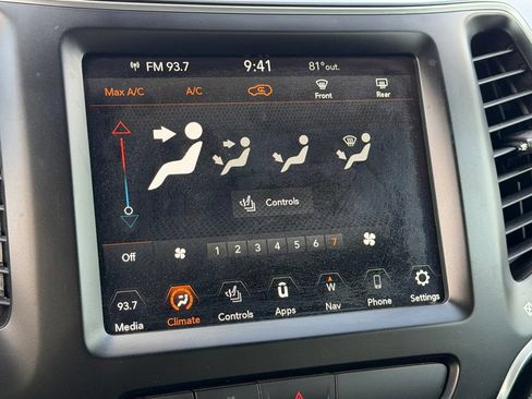 Used 2020 Jeep Cherokee Latitude w/ Quick Order Package 26F North AWD/4WD image 24