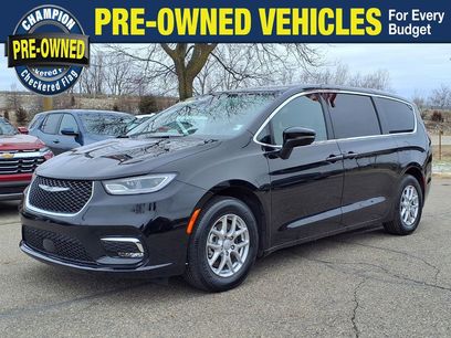 Used 2026 Chrysler Pacifica Select