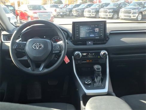Used 2022 Toyota RAV4 LE image 11