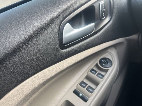 Used 2014 Ford Escape SE w/ SE Chrome Package image 24