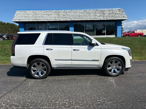 Used 2017 Cadillac Escalade Premium Luxury AWD/4WD image 4