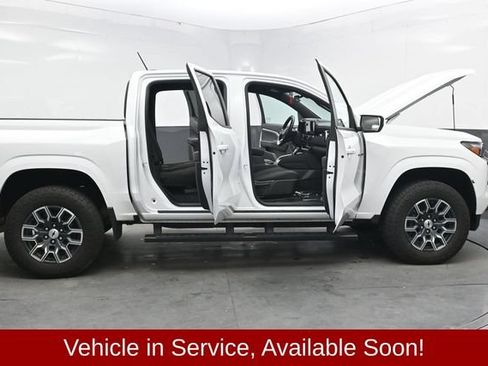 Used 2024 Chevrolet Colorado Z71 w/ Advanced Trailering Package AWD/4WD image 59