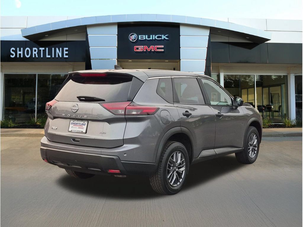 Used 2024 Nissan Rogue S AWD/4WD image 3