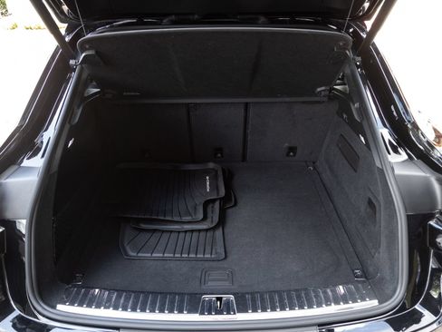 Certified 2024 Porsche Cayenne Coupe AWD/4WD image 29