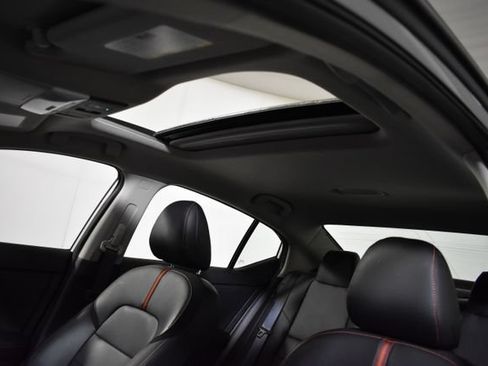 Certified 2025 Nissan Sentra SR w/ SR Premium Package FWD image 40