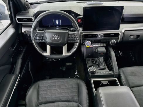 Used 2025 Toyota 4Runner TRD Off-Road Premium AWD/4WD image 4