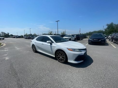 Used 2023 Toyota Camry XLE FWD image 10