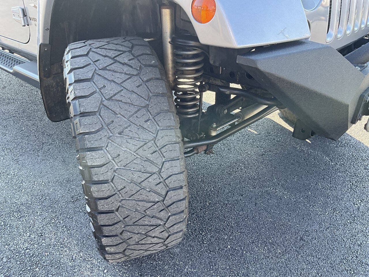 Used 2016 Jeep Wrangler Unlimited Sahara w/ Connectivity Group AWD/4WD image 33