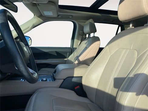 Used 2023 Ford Expedition Max Limited image 9