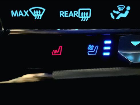 Used 2023 Ford F150 Lariat image 35