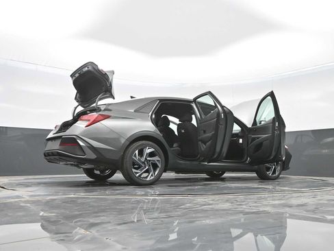 New 2025 Hyundai Elantra SEL image 43