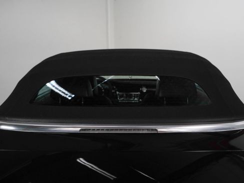 Used 2019 Rolls-Royce Dawn RWD image 22