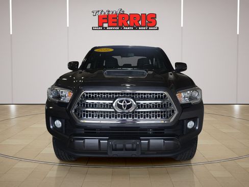 Used 2016 Toyota Tacoma TRD Sport w/ Towing Package AWD/4WD image 2