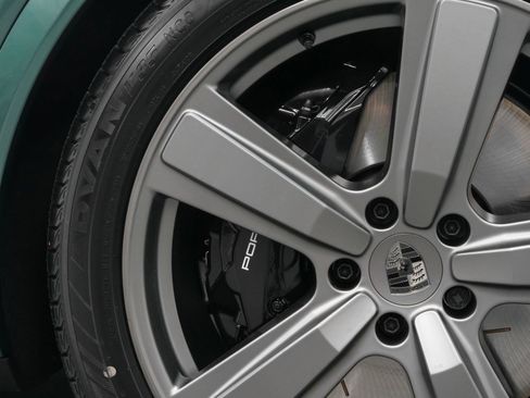 New 2025 Porsche Cayenne Turbo image 16