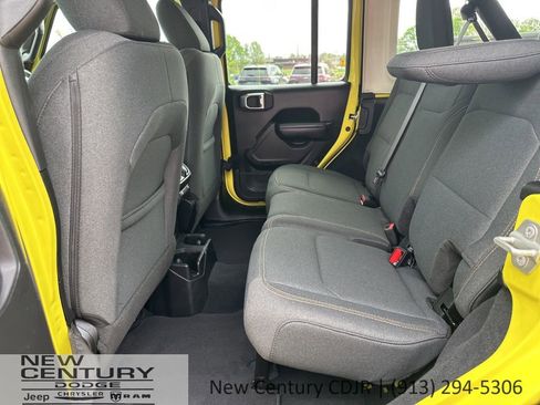 Used 2024 Jeep Wrangler Unlimited Sport AWD/4WD image 9