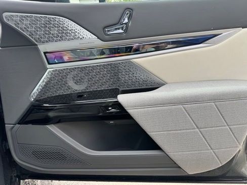 Certified 2023 BMW i7 xDrive60 AWD/4WD image 28