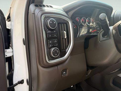 Used 2019 Chevrolet Silverado 1500 LT Trail Boss AWD/4WD image 28