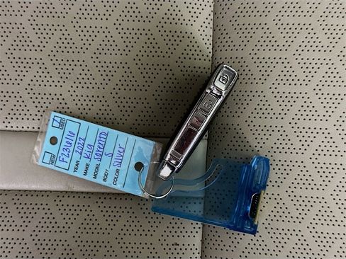 Used 2022 Kia Sorento S image 37