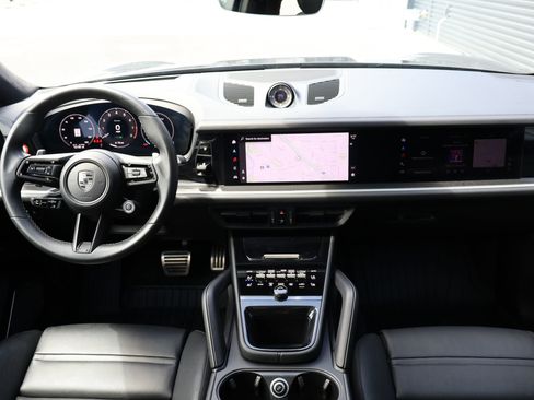 Certified 2025 Porsche Cayenne Turbo AWD/4WD image 23