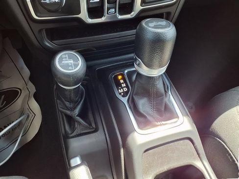 Used 2022 Jeep Wrangler Unlimited Sport AWD/4WD image 18