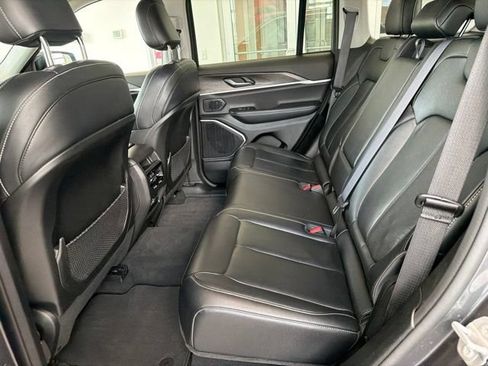 Used 2022 Jeep Grand Cherokee Limited AWD/4WD image 14