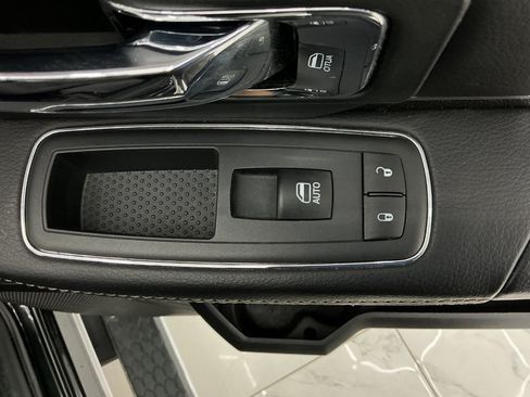 Used 2016 RAM 1500 Laramie w/ Convenience Group AWD/4WD image 42