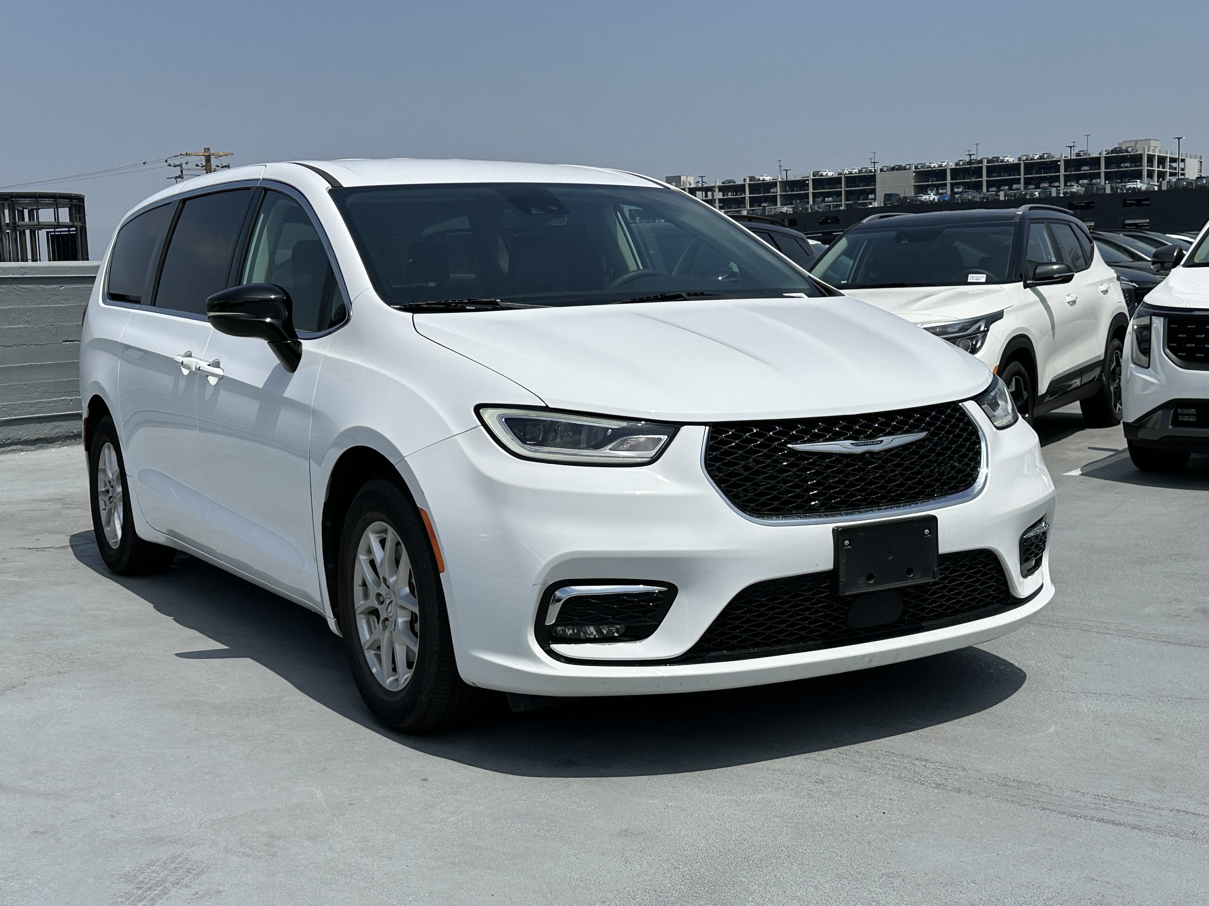 Used 2024 Chrysler Pacifica Touring-L FWD image 10