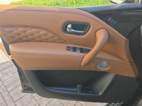 Used 2024 INFINITI QX80 Sensory w/ Cargo Package image 19