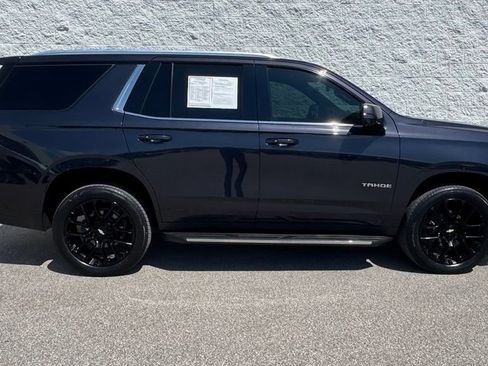 Used 2022 Chevrolet Tahoe LT w/ Luxury Package AWD/4WD image 2